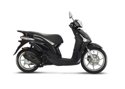 2020_11_Piaggio_Liberty_50_Neroabisso_LatDX_bianco