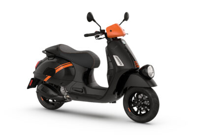 Vespa-GTV_3-4antDX_black_saddle-cover_flyscreen(1)