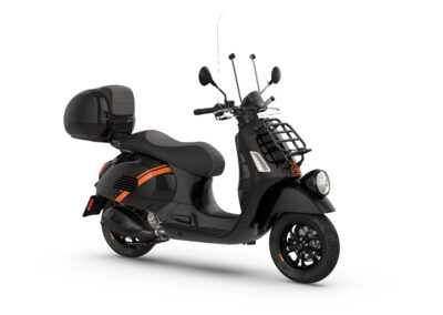 Vespa-GTV_3-4antDX_black_top-case_front-rack_windshield