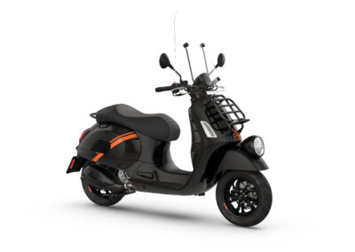 Vespa-GTV_3-4antDX_black_windscreen_front-gear
