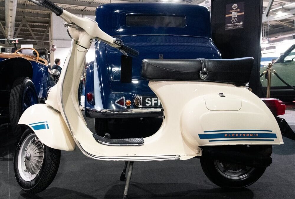 Vespa Primavera vs. Vespa Sprint – który&nbsp;model lepiej pasuje do&nbsp;Twojego&nbsp;stylu?